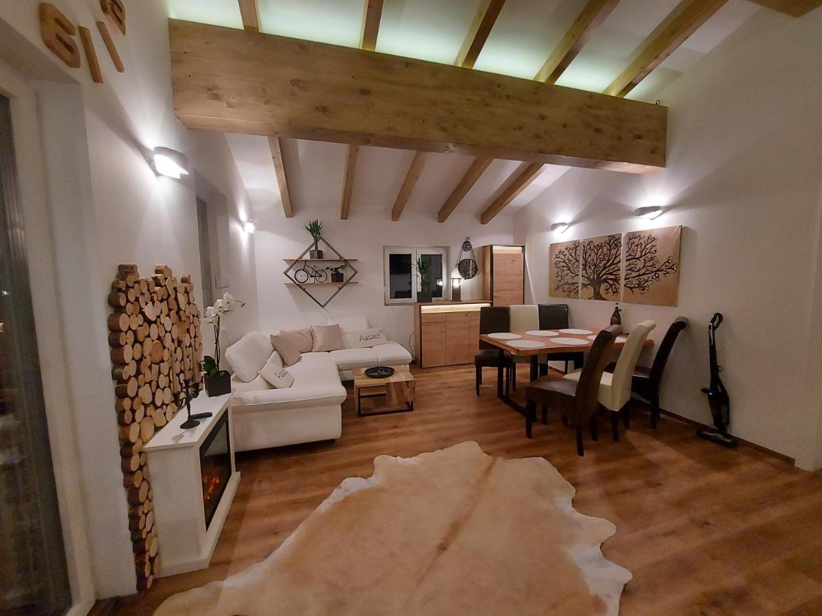 Apartamento Auszeit Steiraland Penthouse 9 Mit Grossen Balkon Und Parkplatz Leoben  Exterior foto