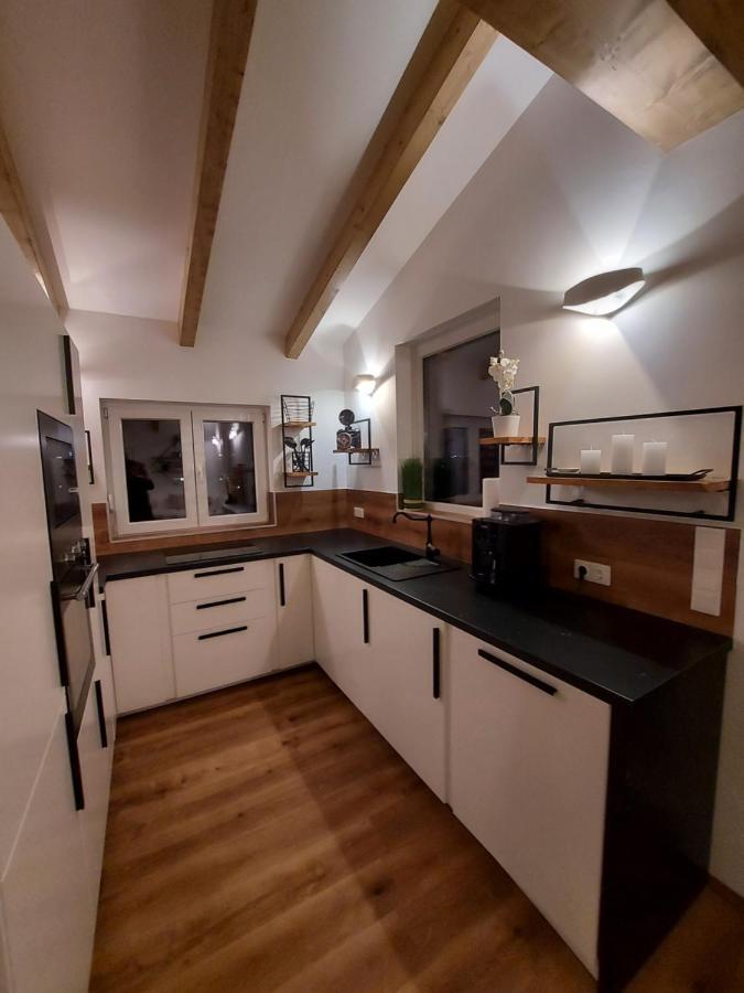 Apartamento Auszeit Steiraland Penthouse 9 Mit Grossen Balkon Und Parkplatz Leoben  Exterior foto