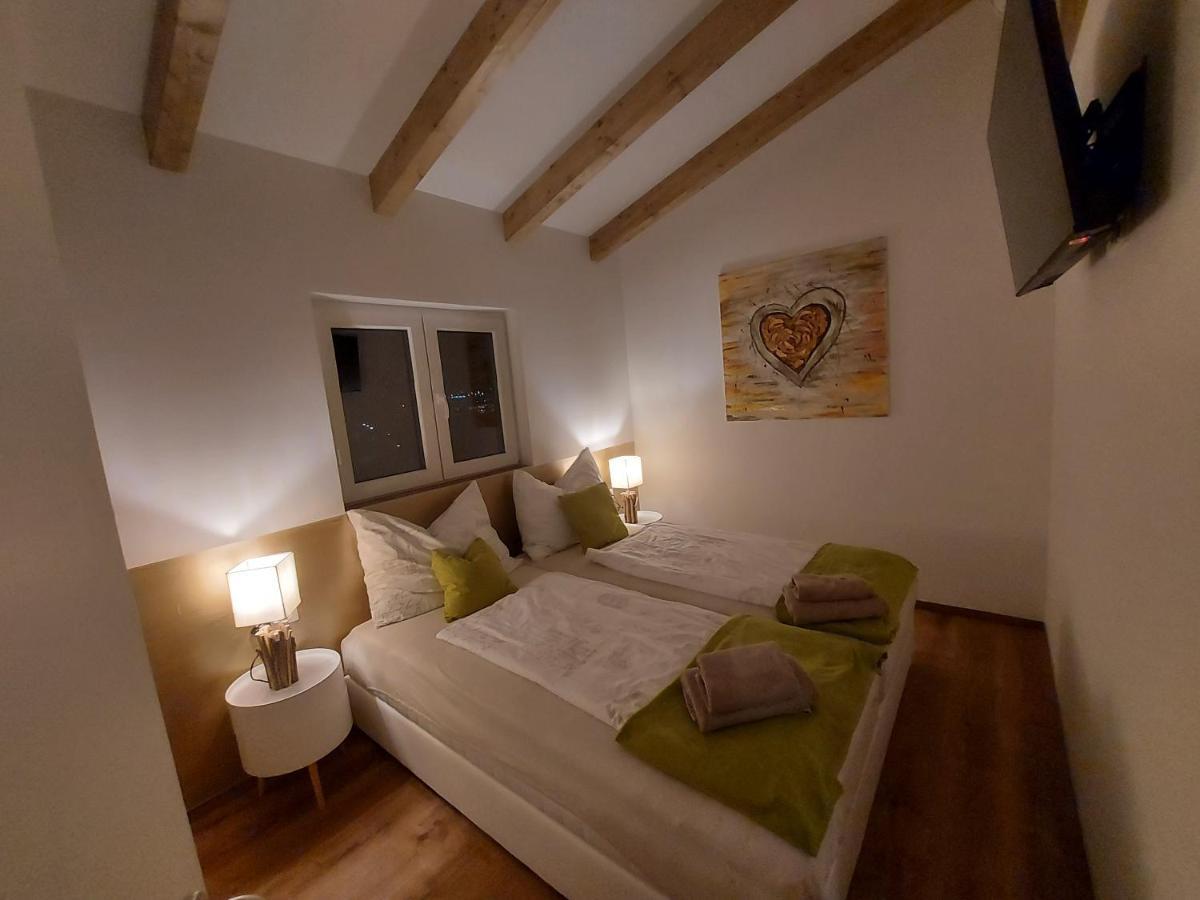 Apartamento Auszeit Steiraland Penthouse 9 Mit Grossen Balkon Und Parkplatz Leoben  Exterior foto