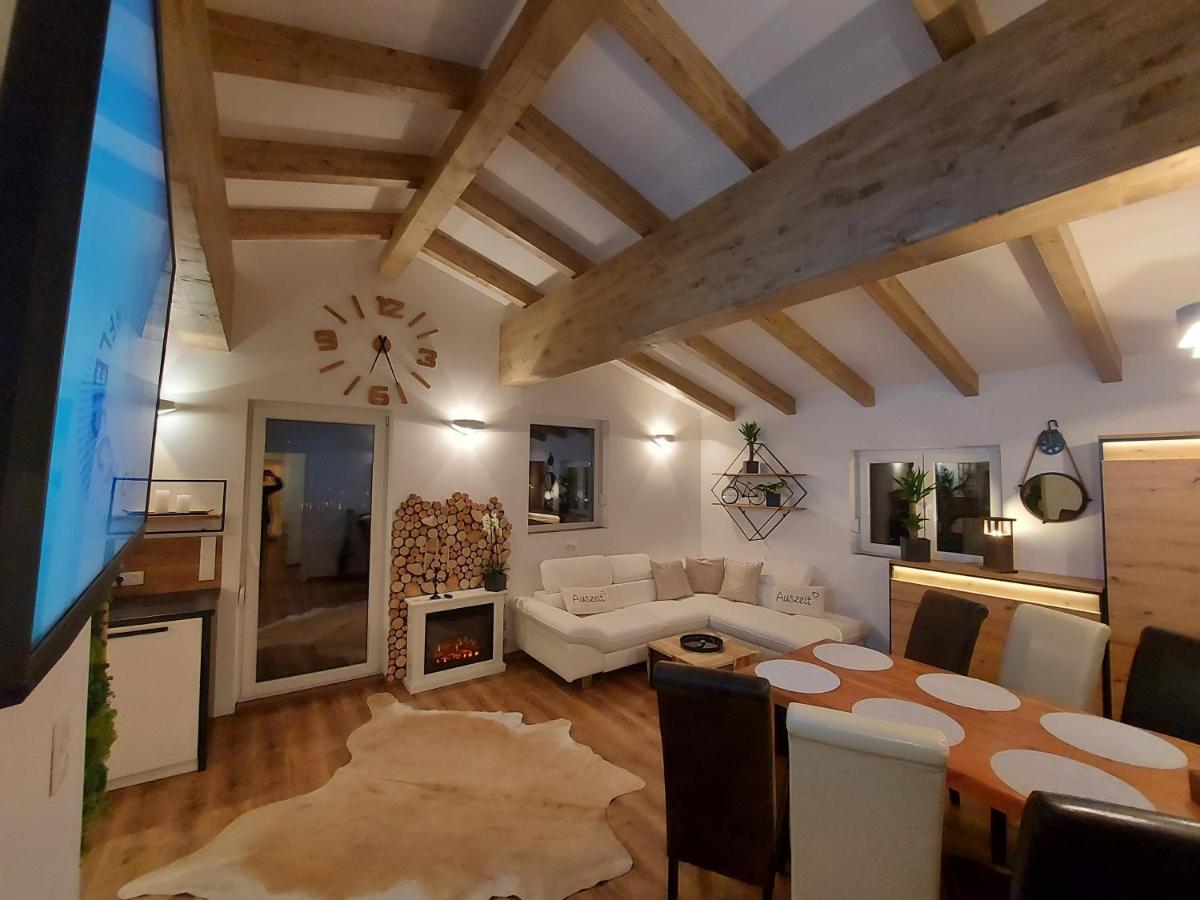 Apartamento Auszeit Steiraland Penthouse 9 Mit Grossen Balkon Und Parkplatz Leoben  Exterior foto