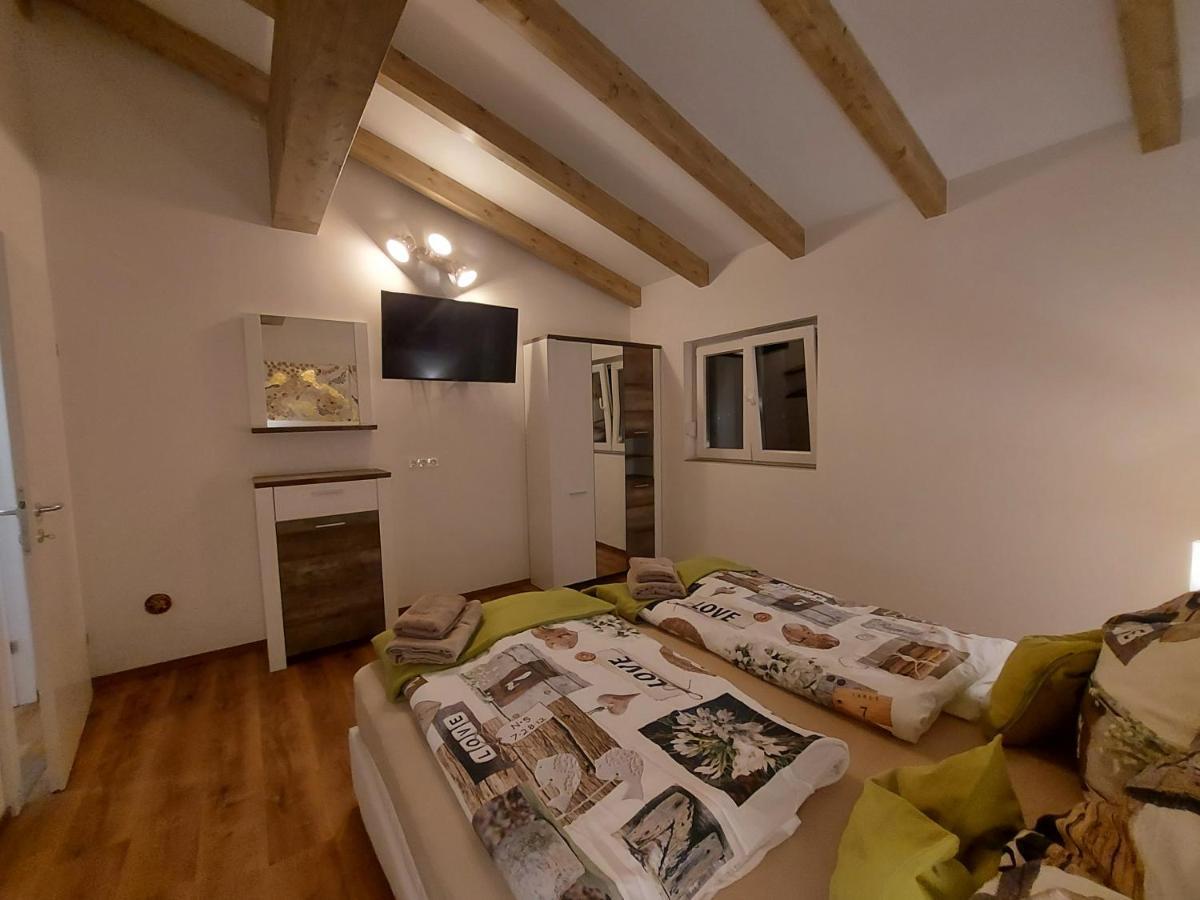 Apartamento Auszeit Steiraland Penthouse 9 Mit Grossen Balkon Und Parkplatz Leoben  Exterior foto