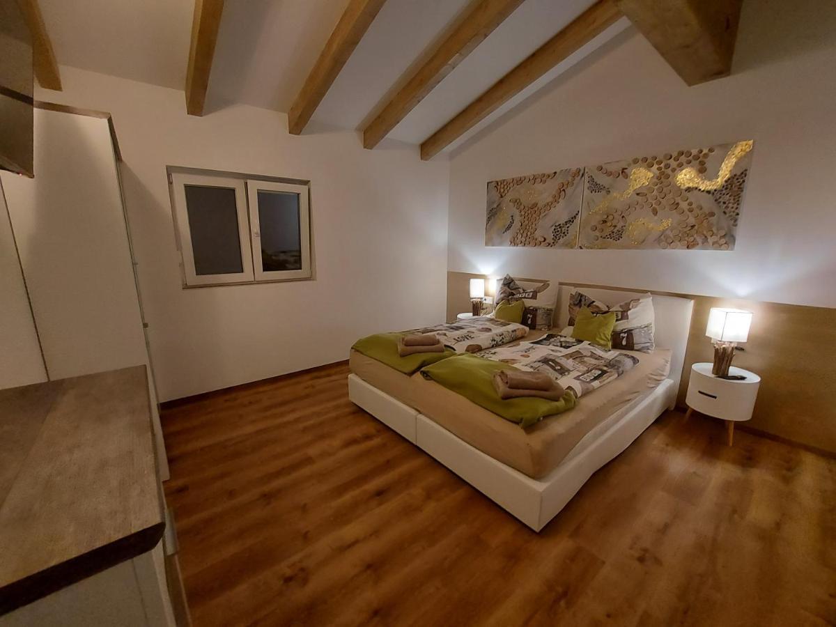 Apartamento Auszeit Steiraland Penthouse 9 Mit Grossen Balkon Und Parkplatz Leoben  Exterior foto