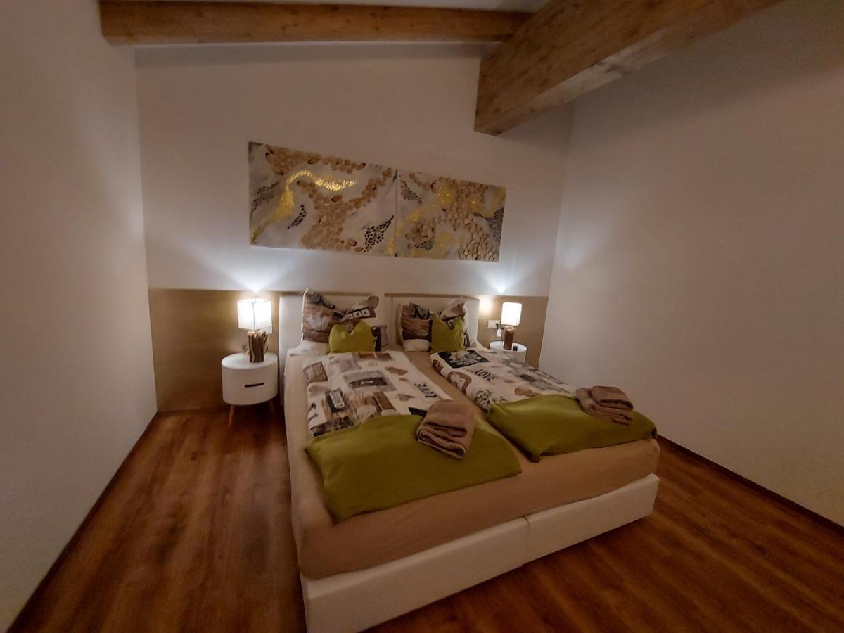 Apartamento Auszeit Steiraland Penthouse 9 Mit Grossen Balkon Und Parkplatz Leoben  Exterior foto