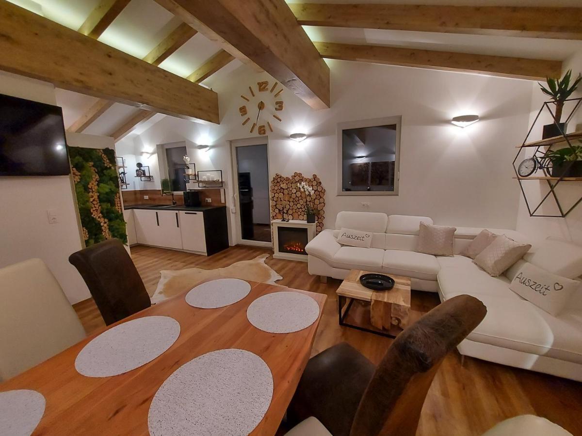 Apartamento Auszeit Steiraland Penthouse 9 Mit Grossen Balkon Und Parkplatz Leoben  Exterior foto