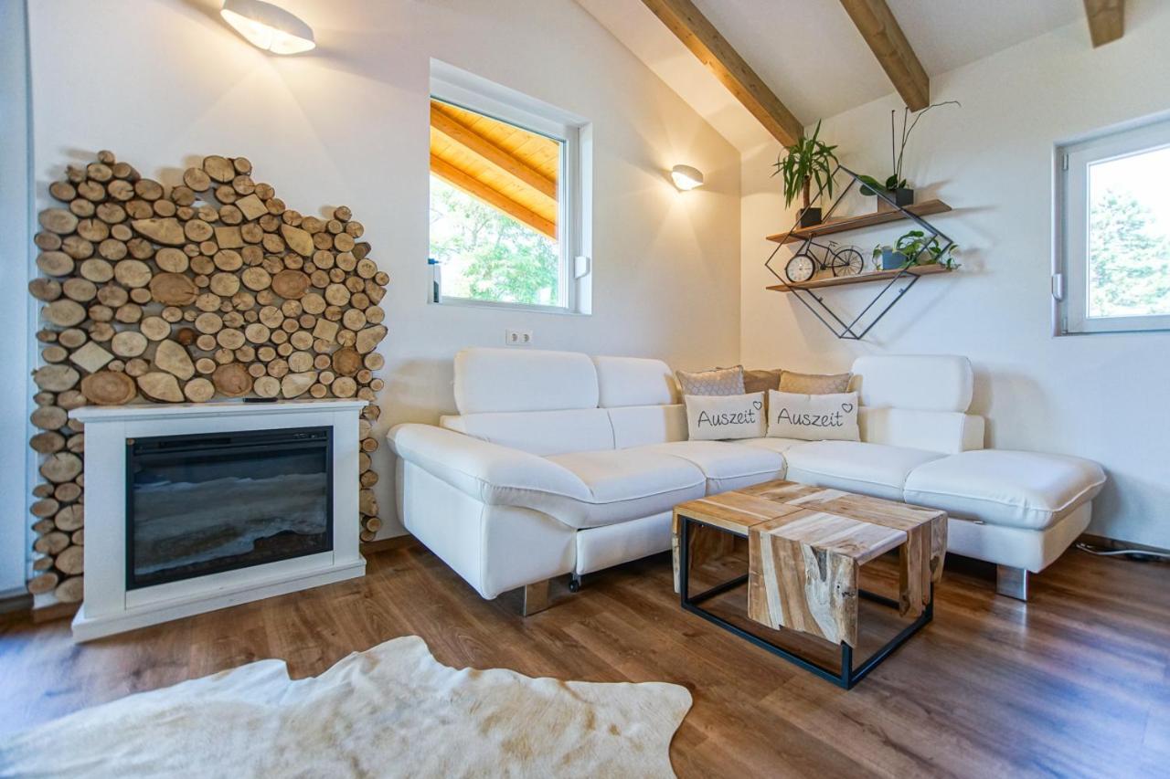 Apartamento Auszeit Steiraland Penthouse 9 Mit Grossen Balkon Und Parkplatz Leoben  Exterior foto