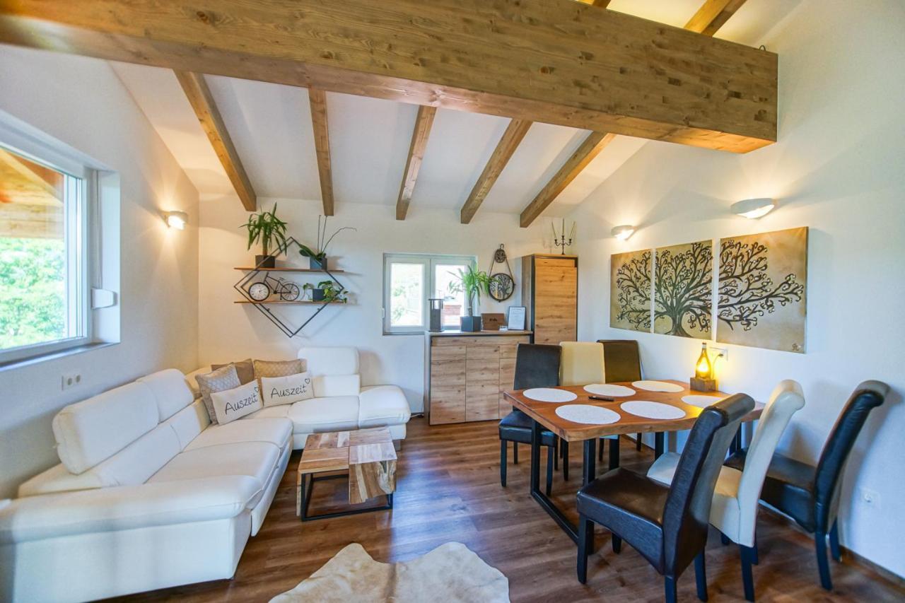 Apartamento Auszeit Steiraland Penthouse 9 Mit Grossen Balkon Und Parkplatz Leoben  Exterior foto
