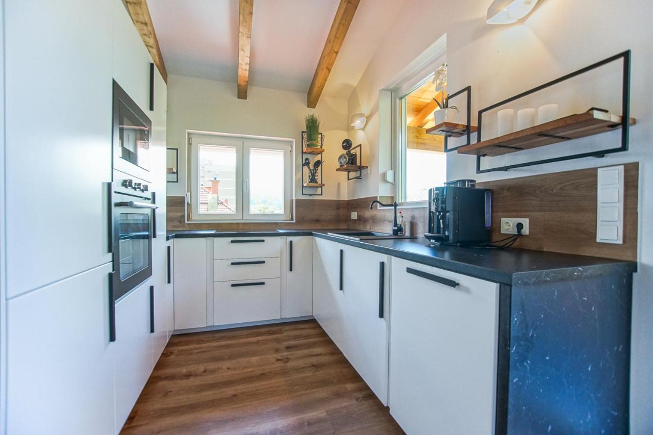 Apartamento Auszeit Steiraland Penthouse 9 Mit Grossen Balkon Und Parkplatz Leoben  Exterior foto